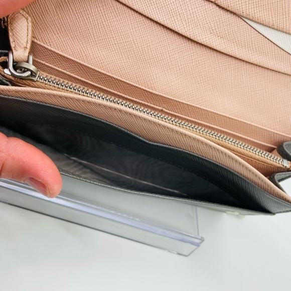 PRADA Limited Edition Tri-Color Wallet - Picture 4 of 14